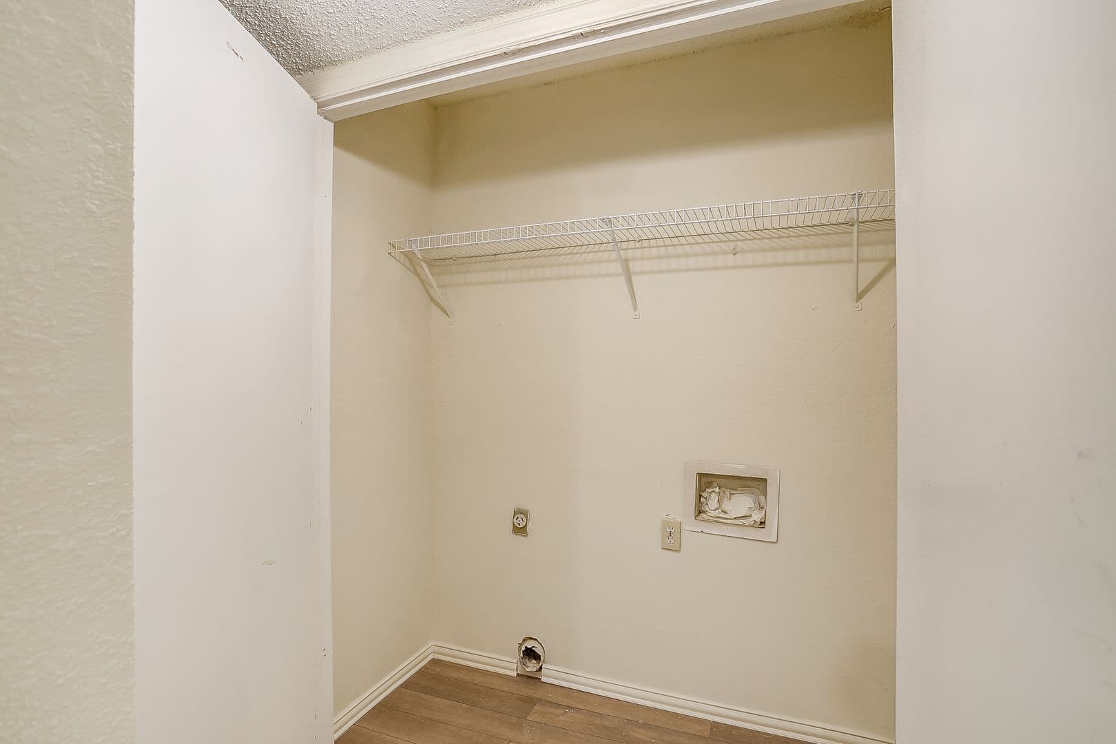 White Settlement House: 127 Allencrest Dr