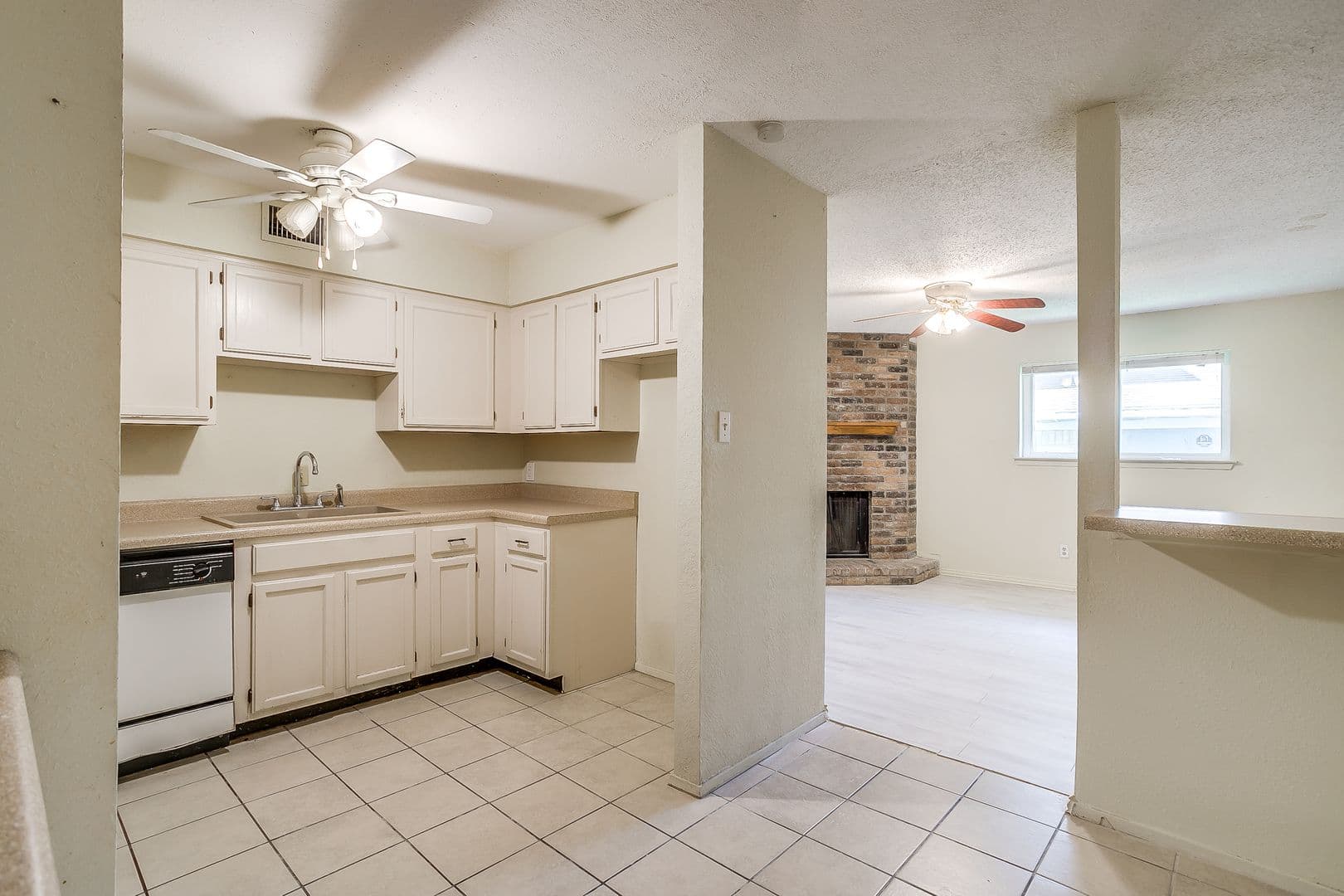 White Settlement House: 127 Allencrest Dr