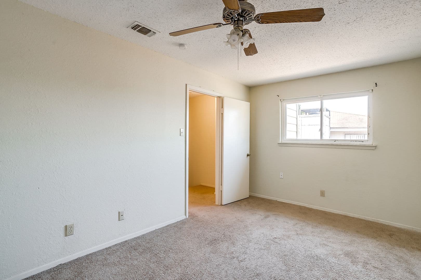 White Settlement House: 127 Allencrest Dr