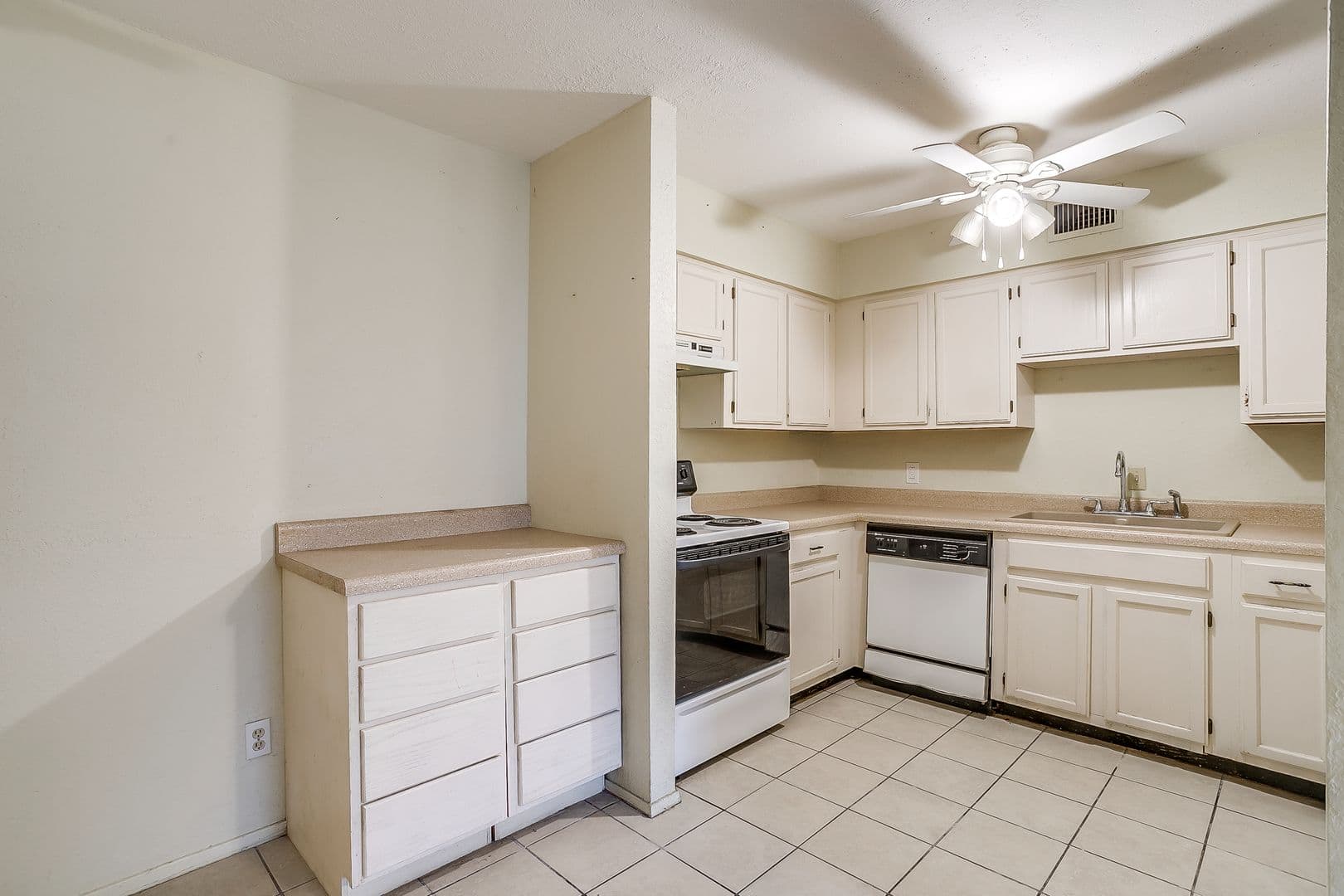 White Settlement House: 127 Allencrest Dr