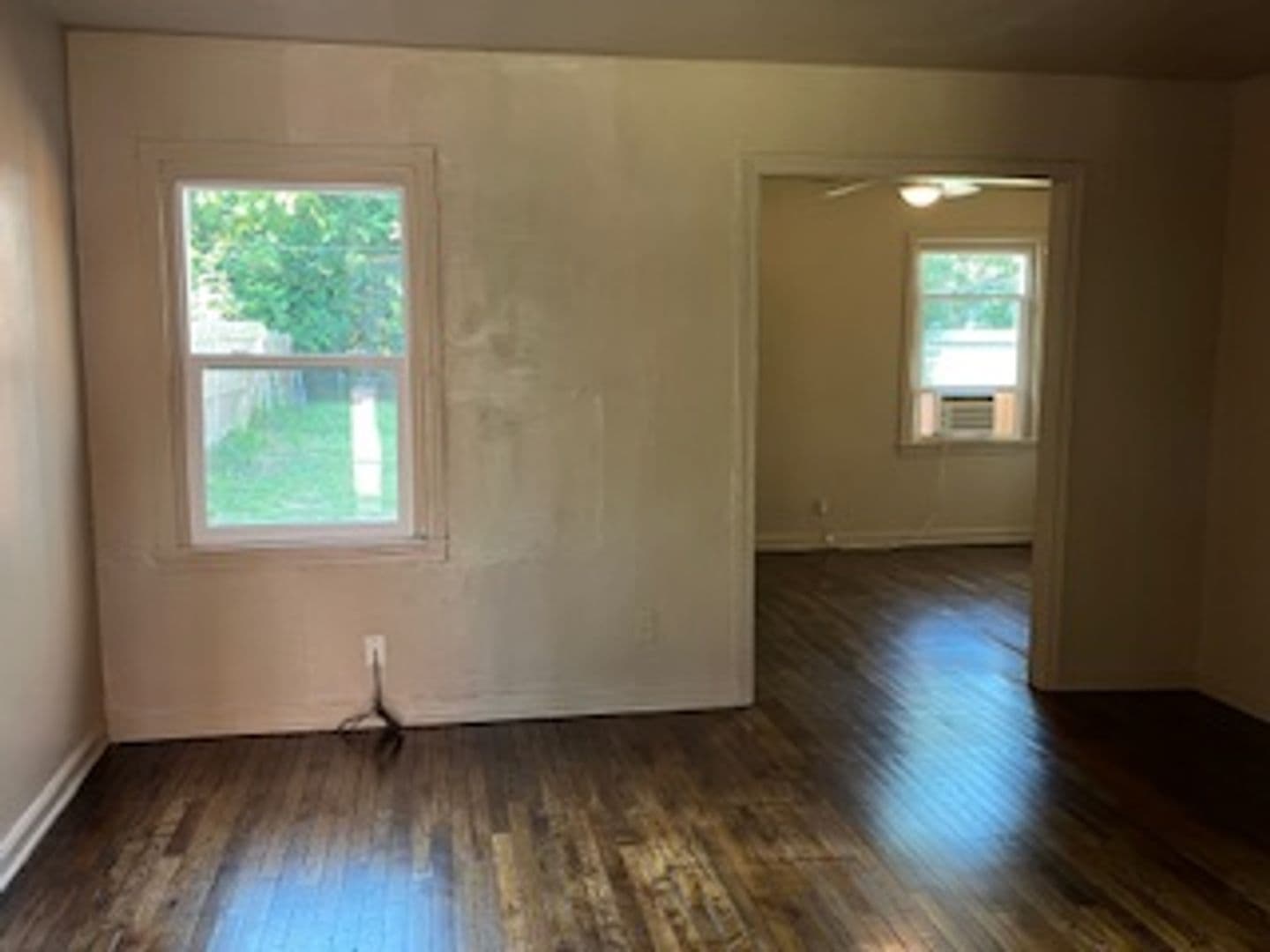 Fort Worth House: 2704 W Bewick St