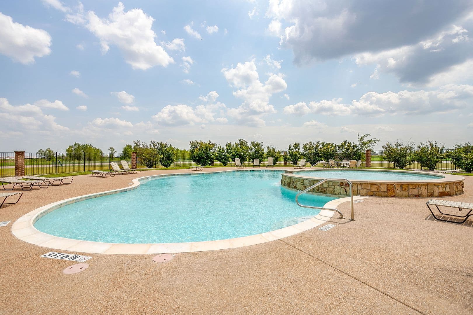 Alvarado Apartment: 301 County Rd 207