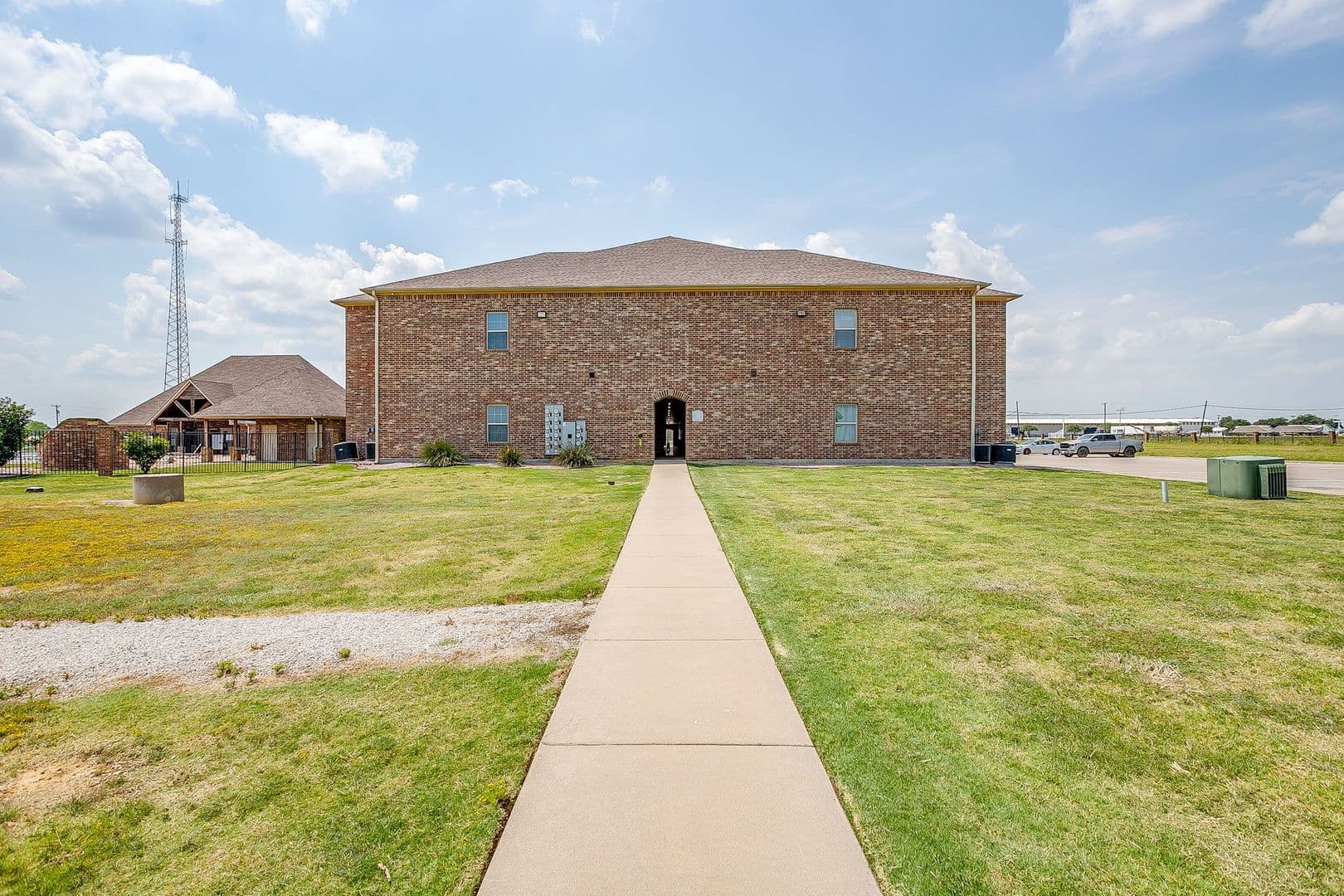Alvarado Apartment: 301 County Rd 207