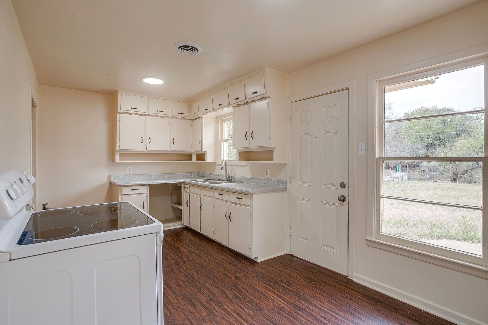 North Richland Hills House: 4315 Mackey Dr