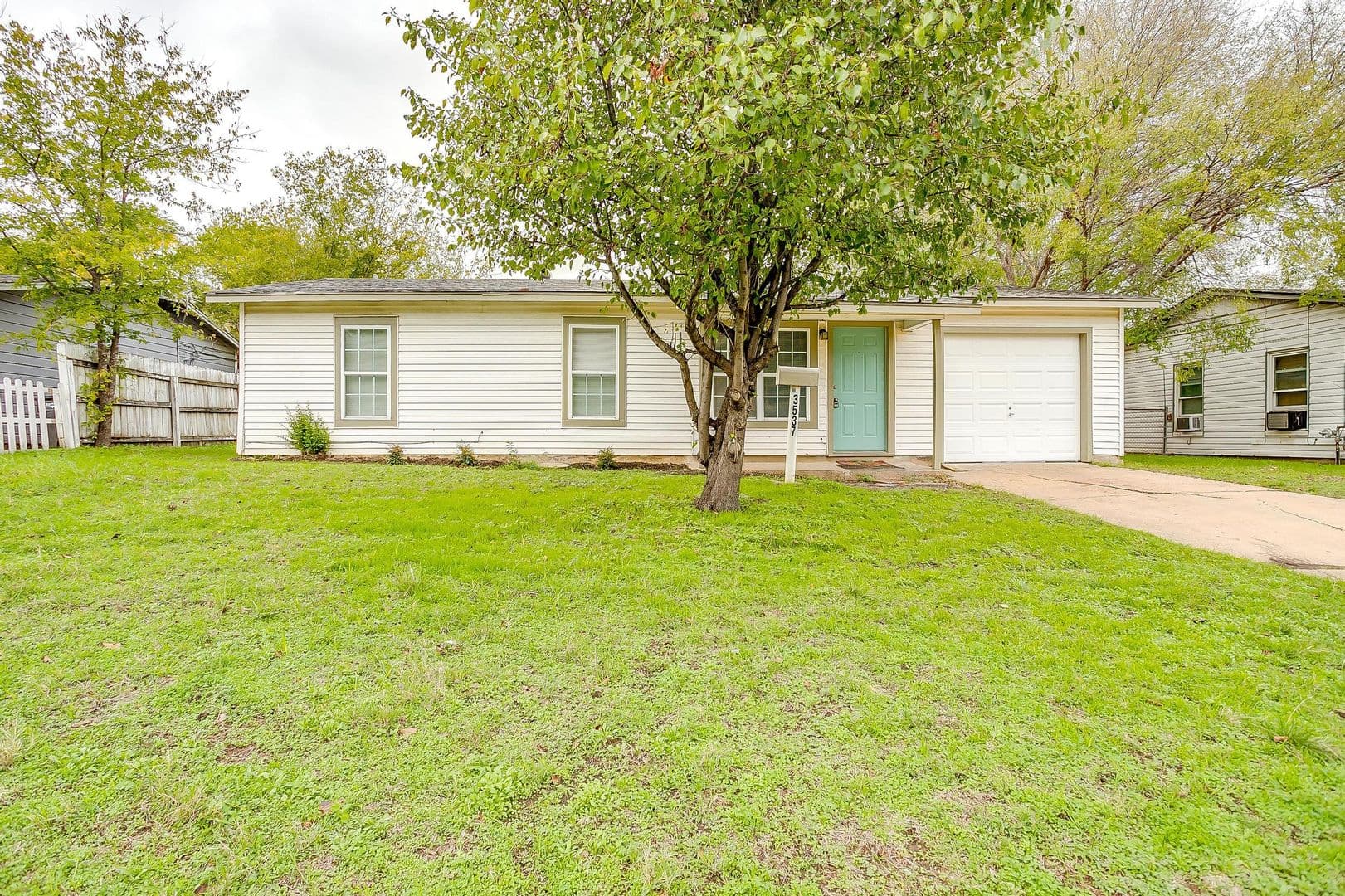 Fort Worth House: 3537 Half Moon Dr