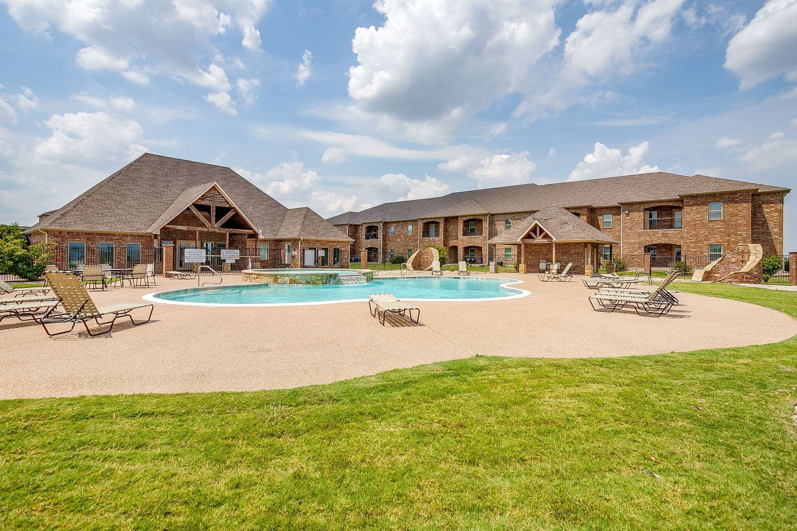 Alvarado Apartment: 301 County Rd 207