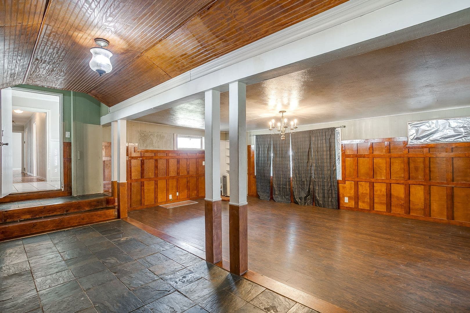 Cleburne House: 406 Bellevue Dr