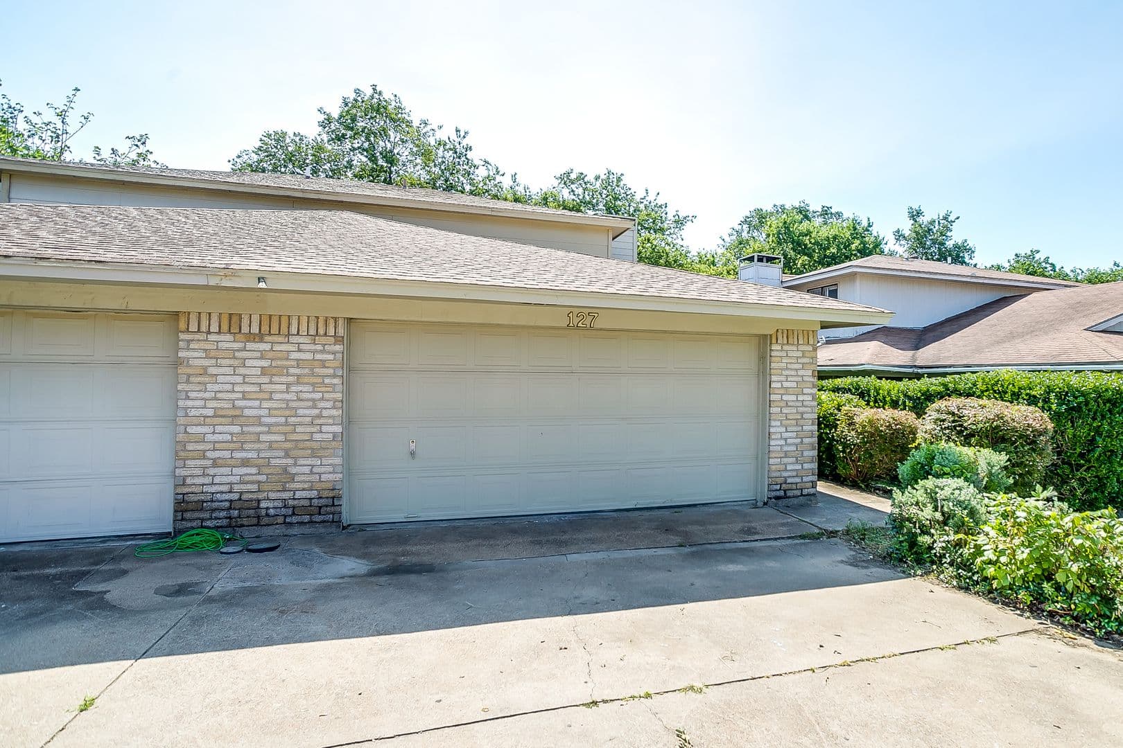White Settlement House: 127 Allencrest Dr
