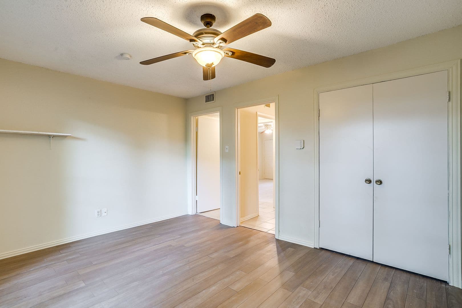 White Settlement House: 127 Allencrest Dr