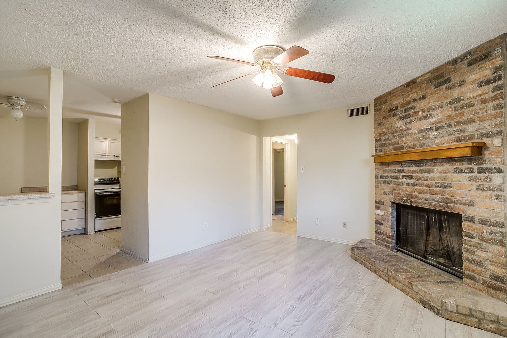 White Settlement House: 127 Allencrest Dr