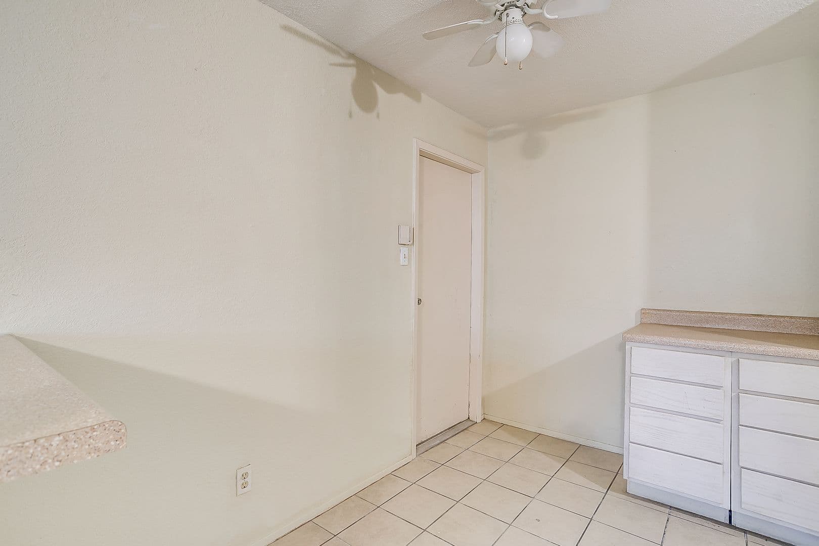 White Settlement House: 127 Allencrest Dr