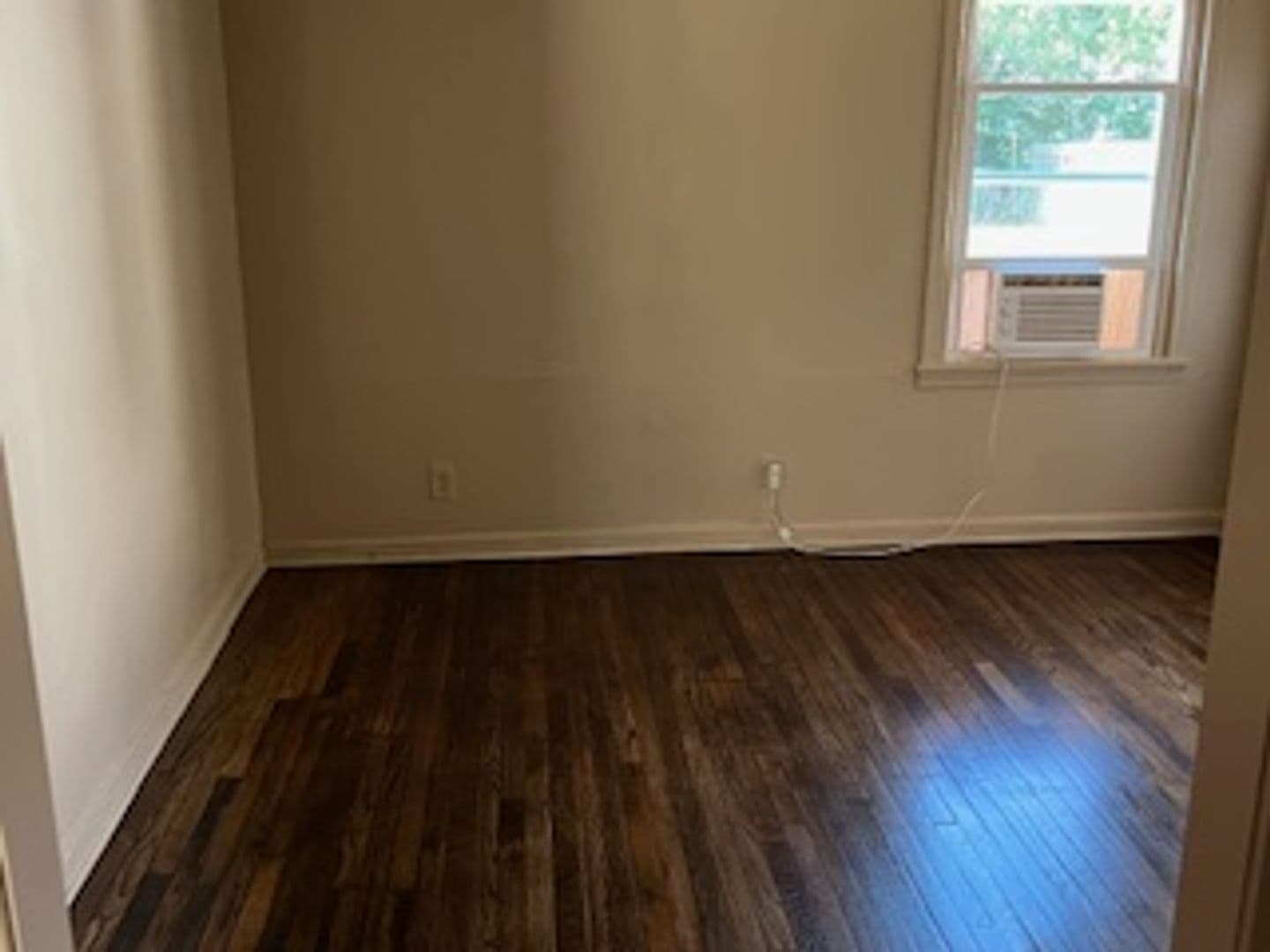 Fort Worth House: 2704 W Bewick St