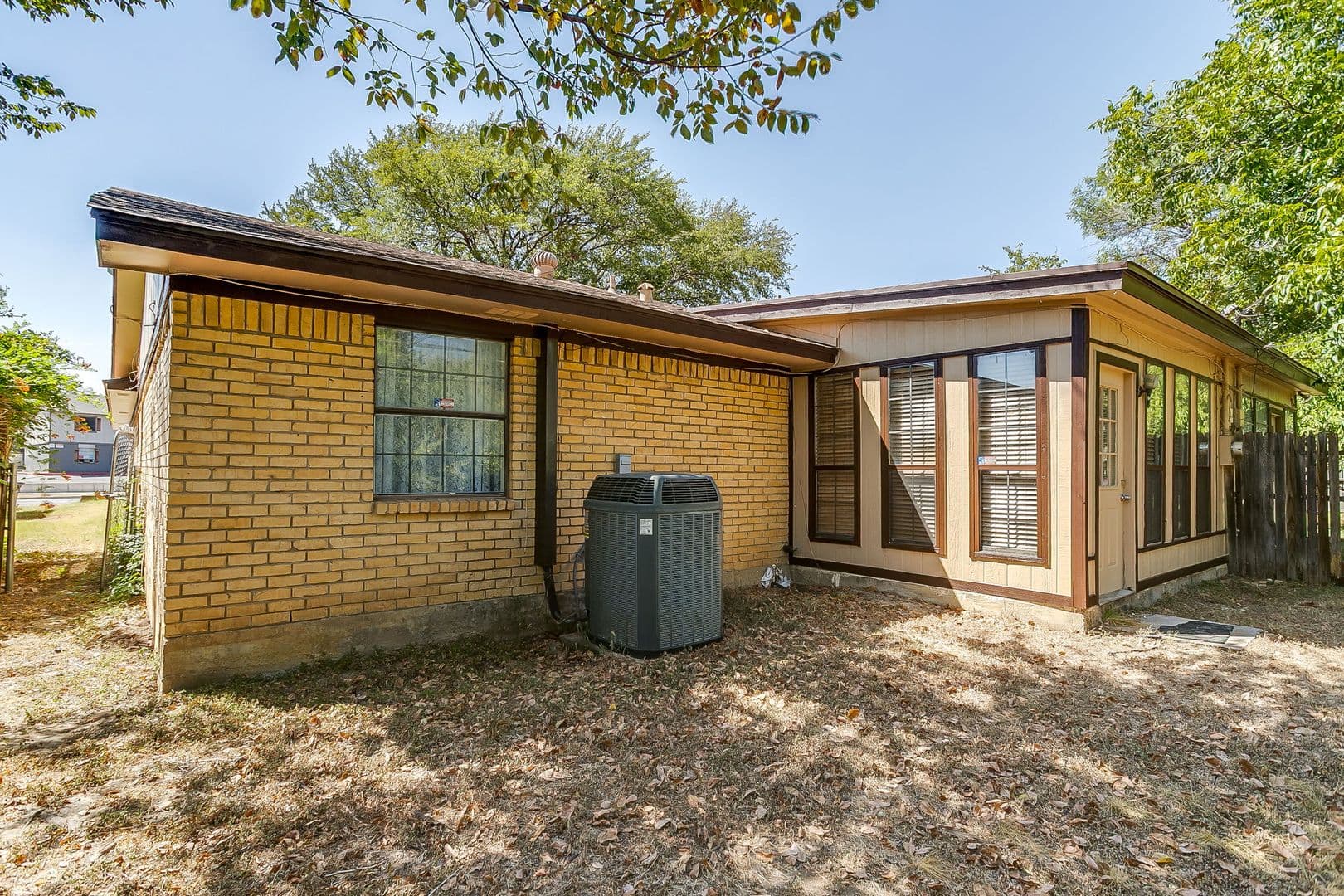 Fort Worth House: 3031 Las Vegas Trl