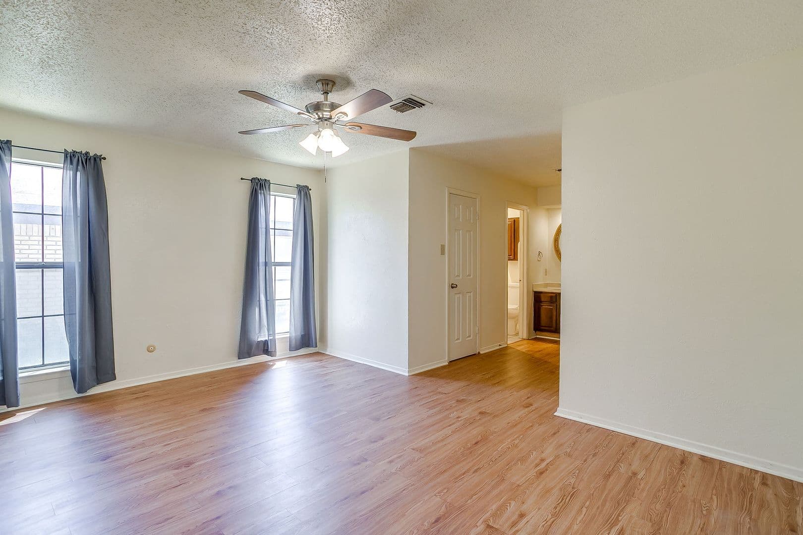 Fort Worth House: 3031 Las Vegas Trl