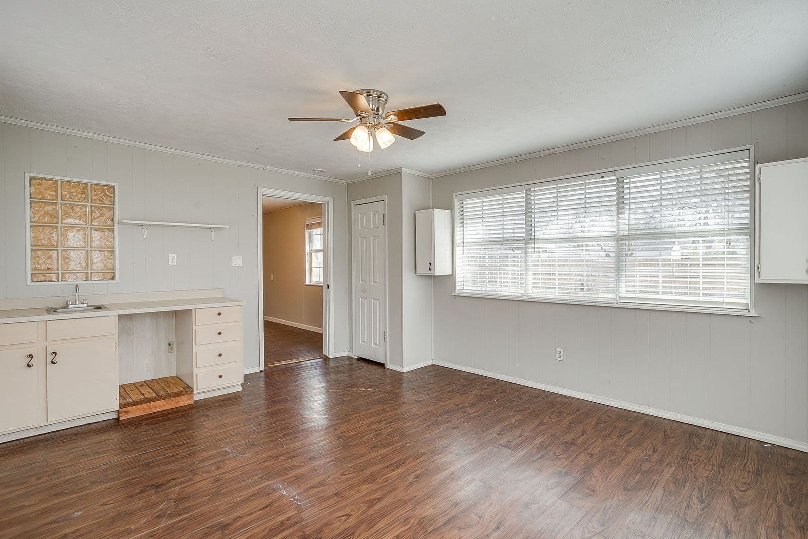 Cleburne House: 406 Bellevue Dr