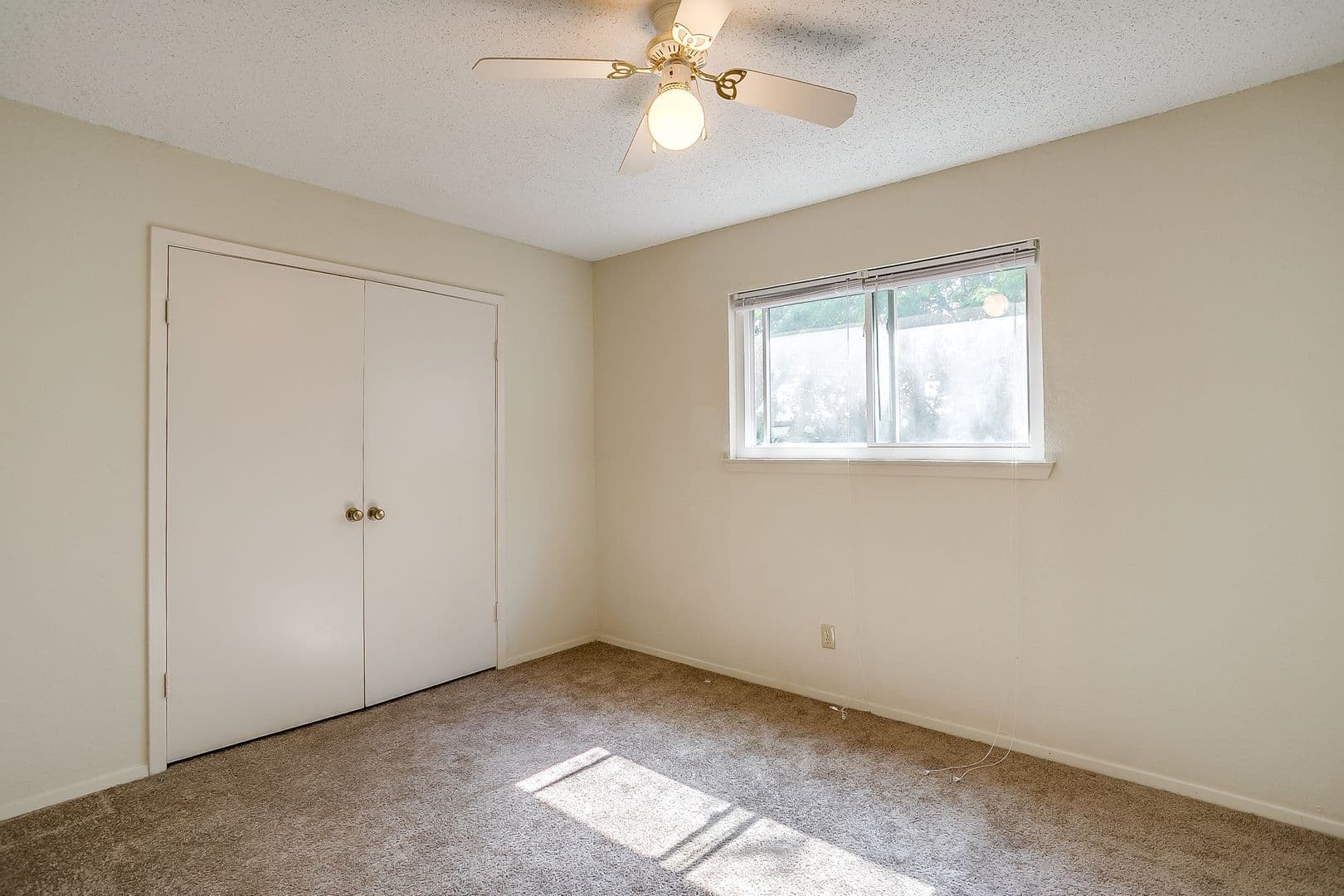 White Settlement House: 127 Allencrest Dr