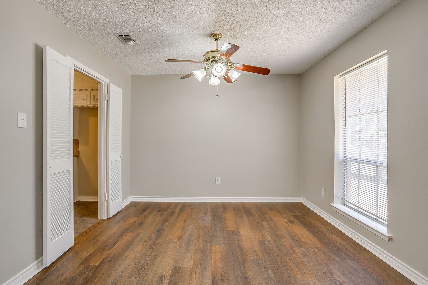 Fort Worth House: 6528 Winifred Dr