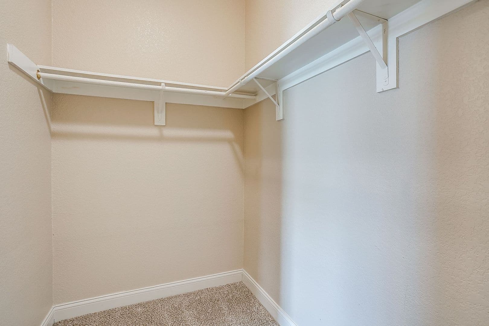 Alvarado Apartment: 301 County Rd 207