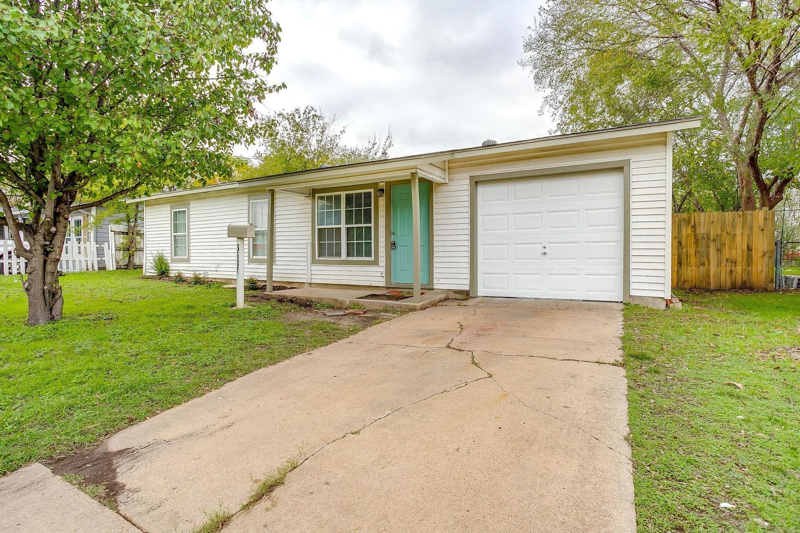 Fort Worth House: 3537 Half Moon Dr