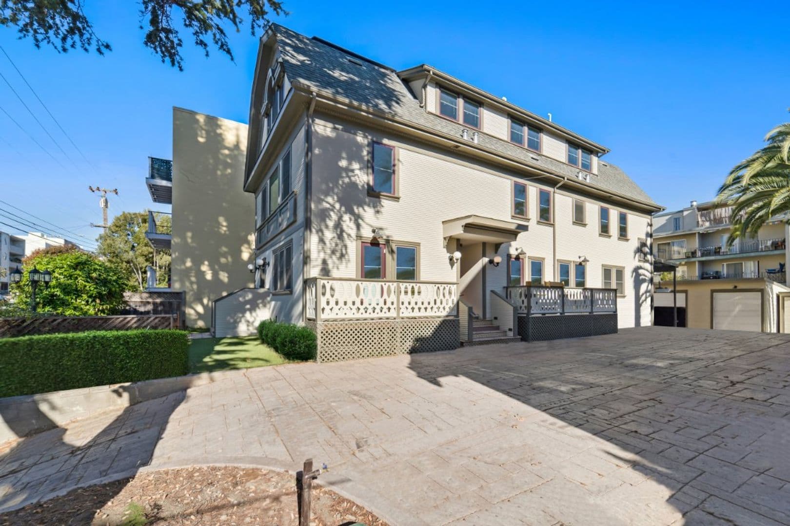 Oakland Townhome: 386 Euclid Ave