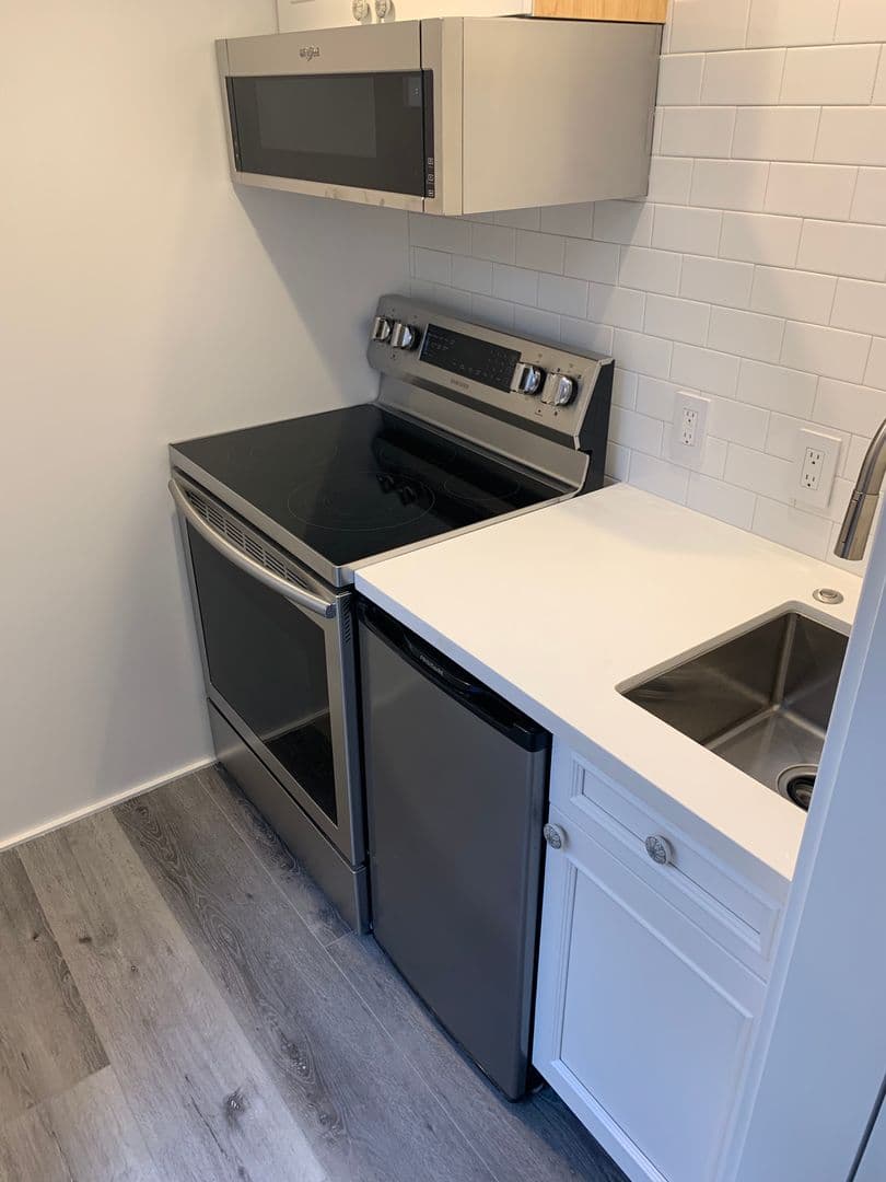 Oakland Townhome: 390 Euclid Ave