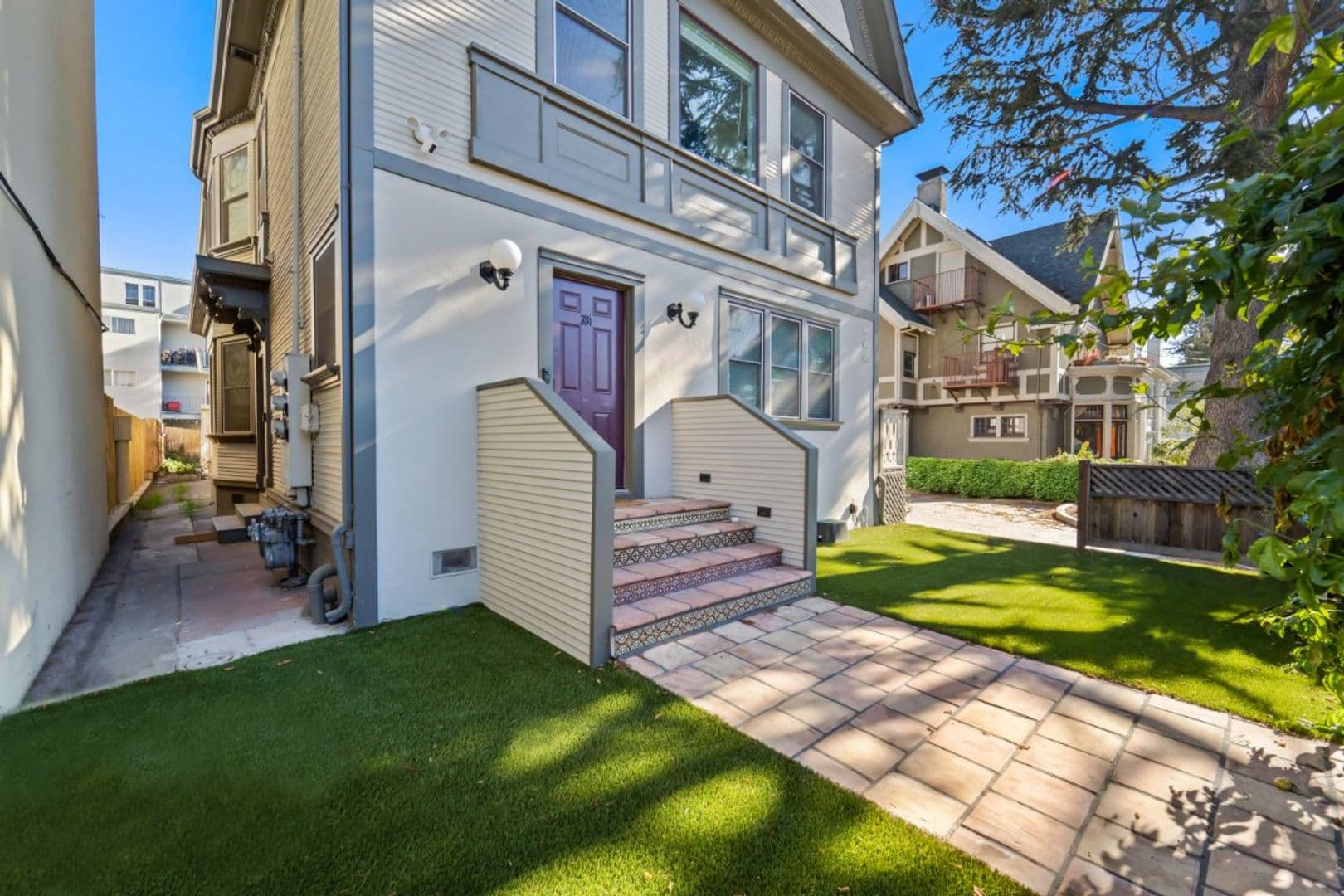 Oakland Townhome: 386 Euclid Ave