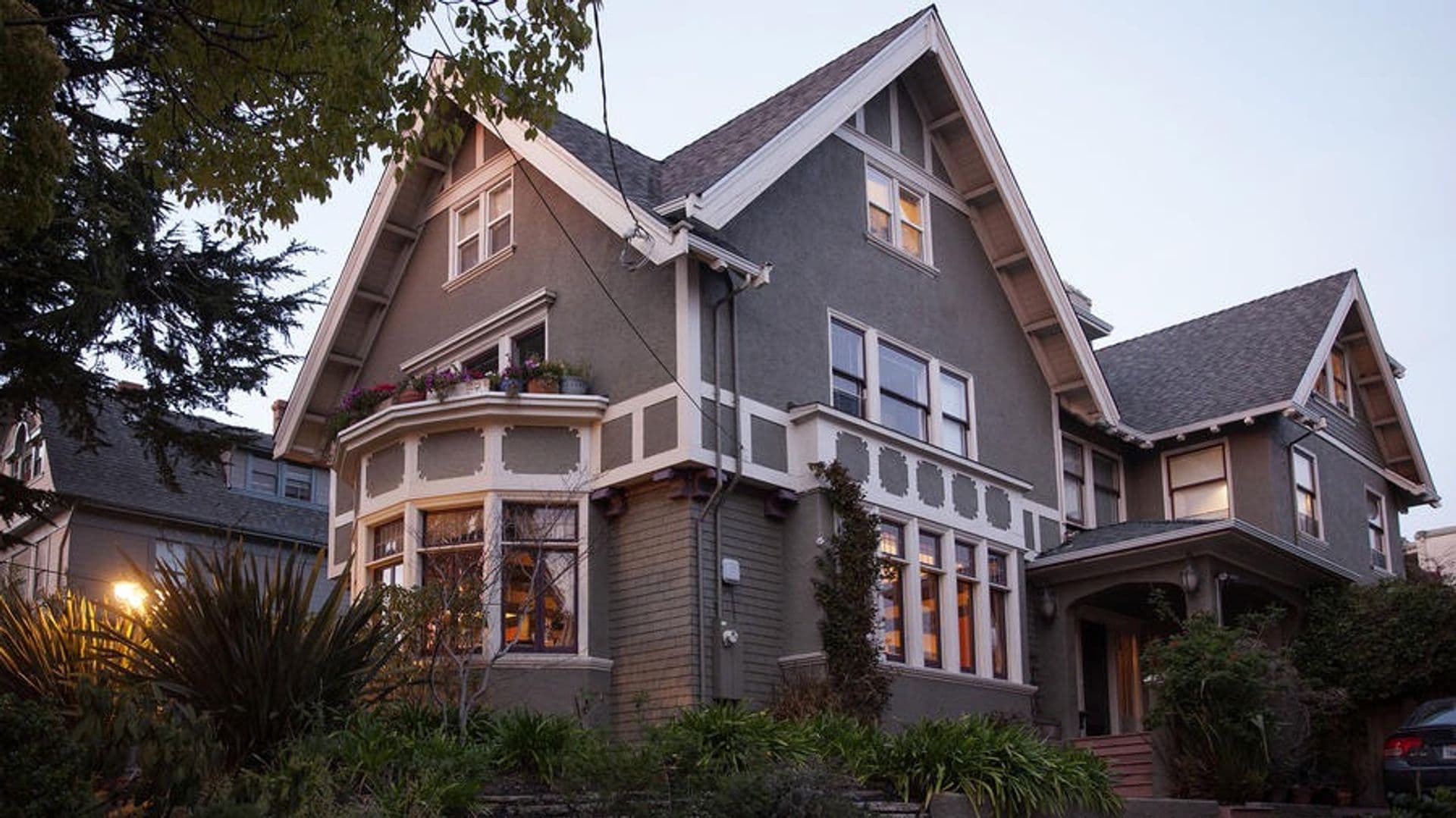 Oakland Townhome: 390 Euclid Ave