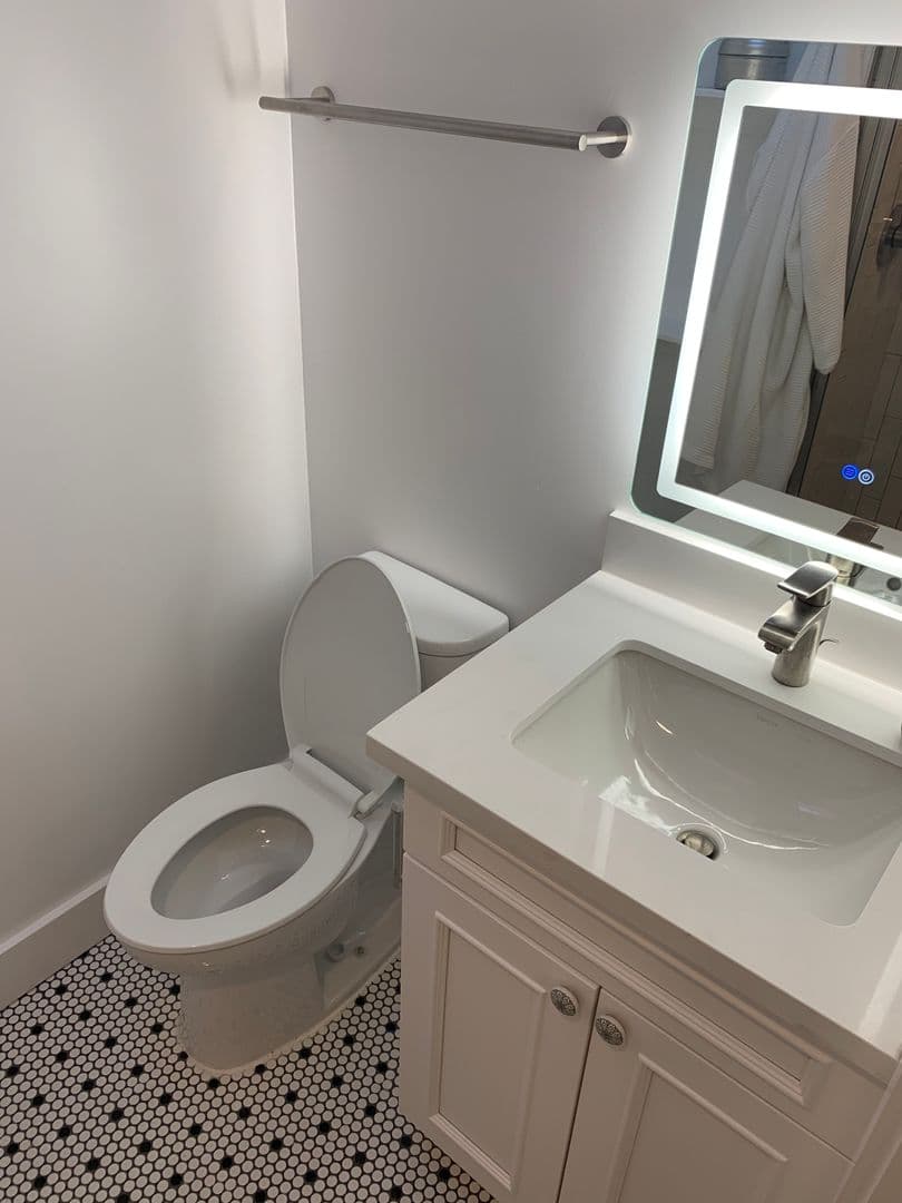 Oakland Townhome: 390 Euclid Ave