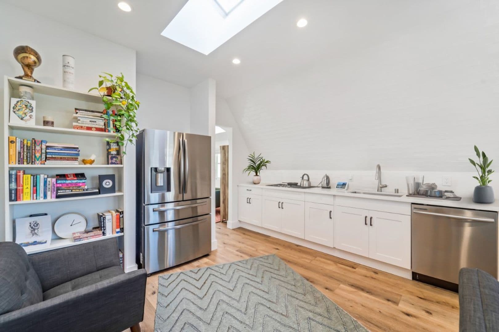 Oakland Townhome: 386 Euclid Ave