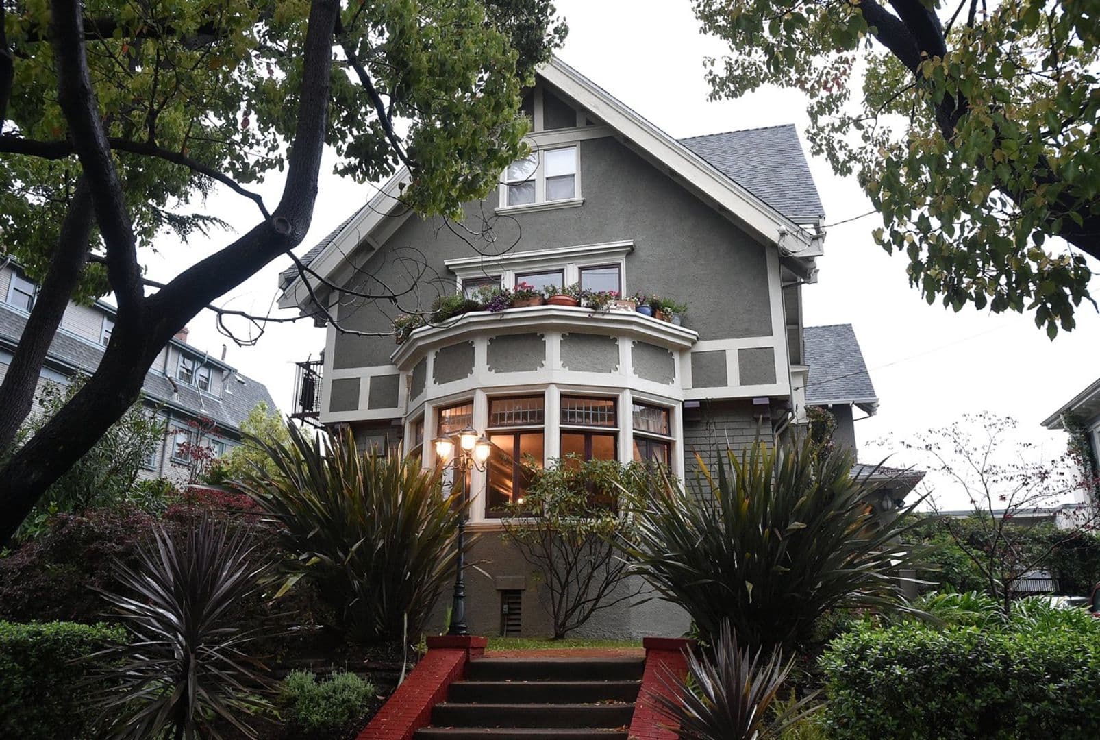 Oakland Townhome: 390 Euclid Ave