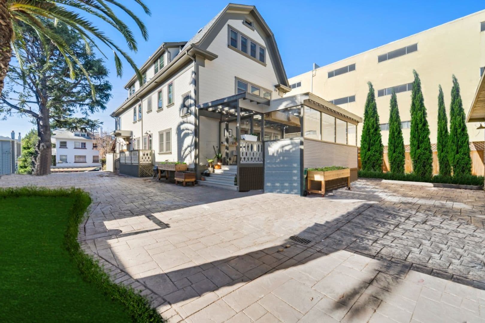 Oakland Townhome: 386 Euclid Ave