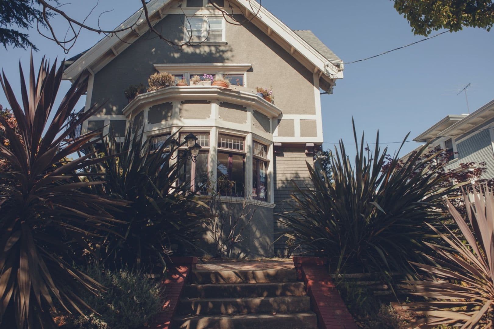 Oakland Townhome: 390 Euclid Ave