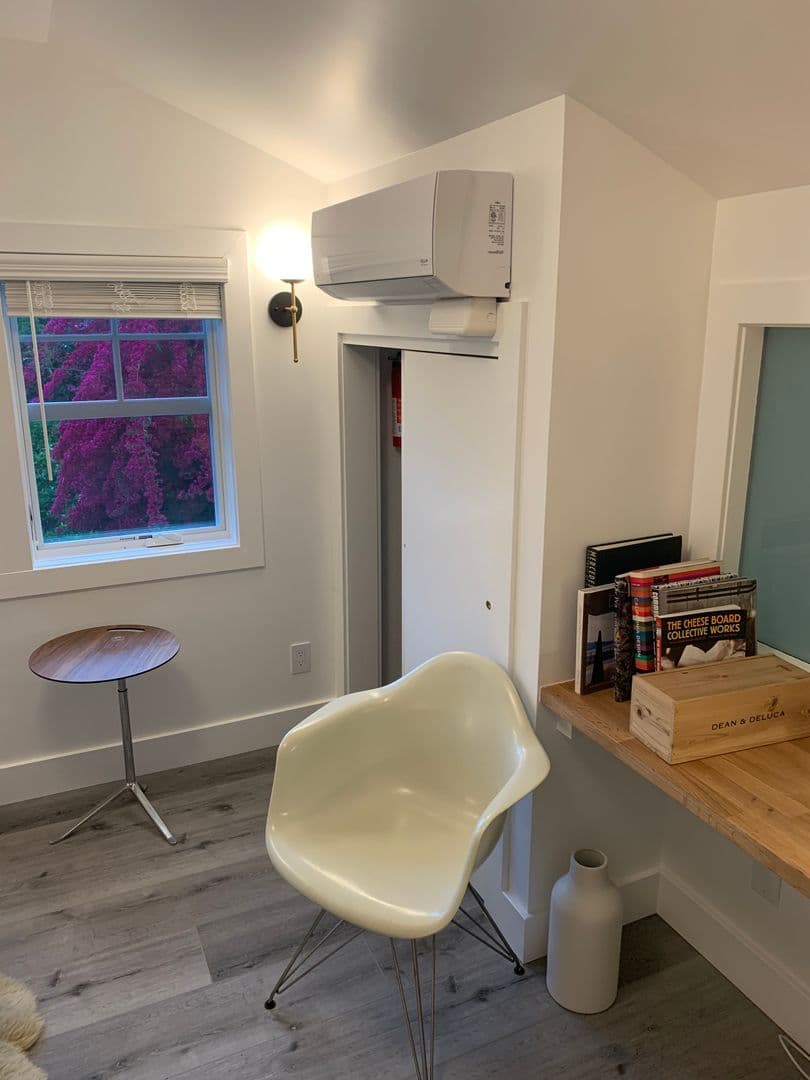Oakland Townhome: 390 Euclid Ave