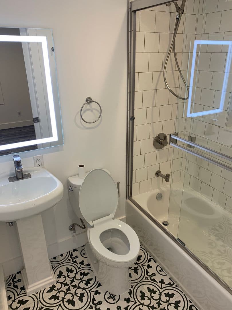 Oakland Townhome: 390 Euclid Ave