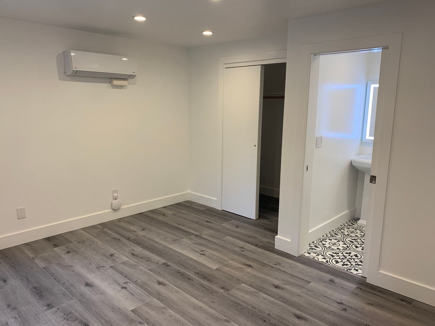 Oakland Townhome: 390 Euclid Ave