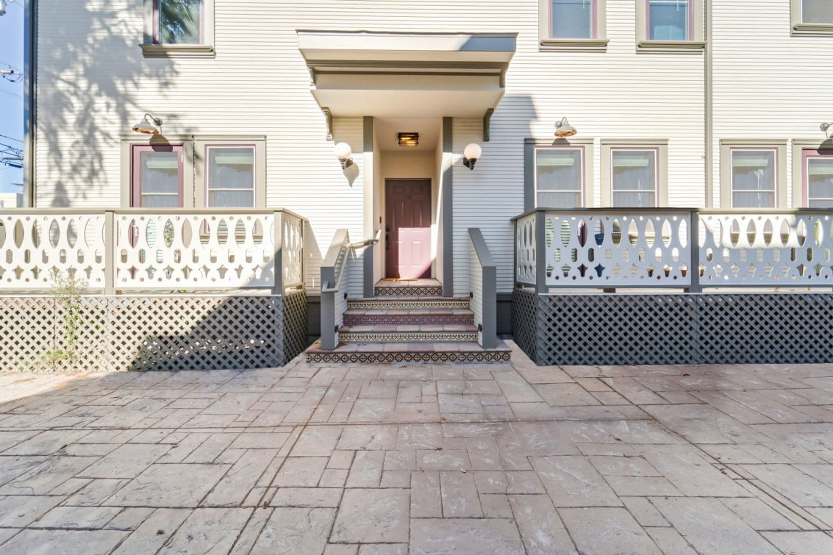 Oakland Townhome: 386 Euclid Ave