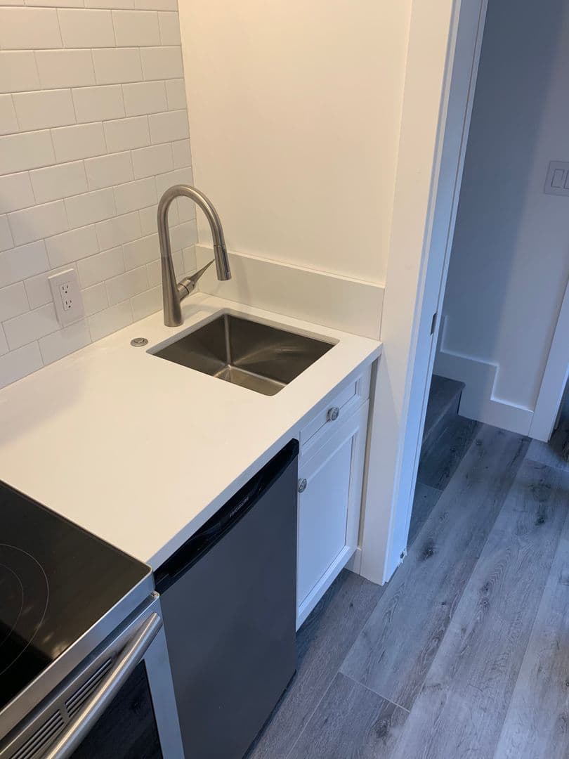 Oakland Townhome: 390 Euclid Ave