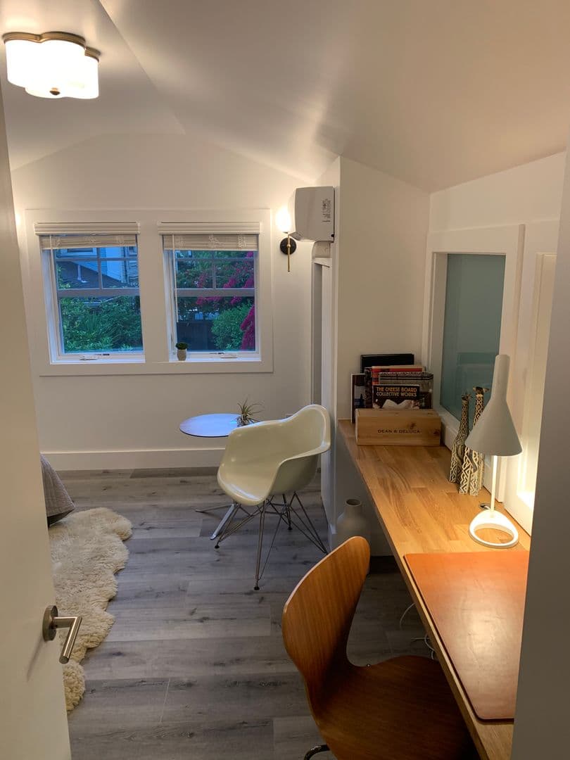 Oakland Townhome: 390 Euclid Ave