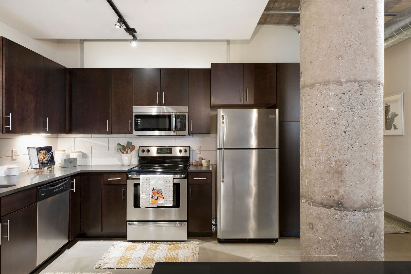 Minneapolis Apartment: 607 Washington Ave N