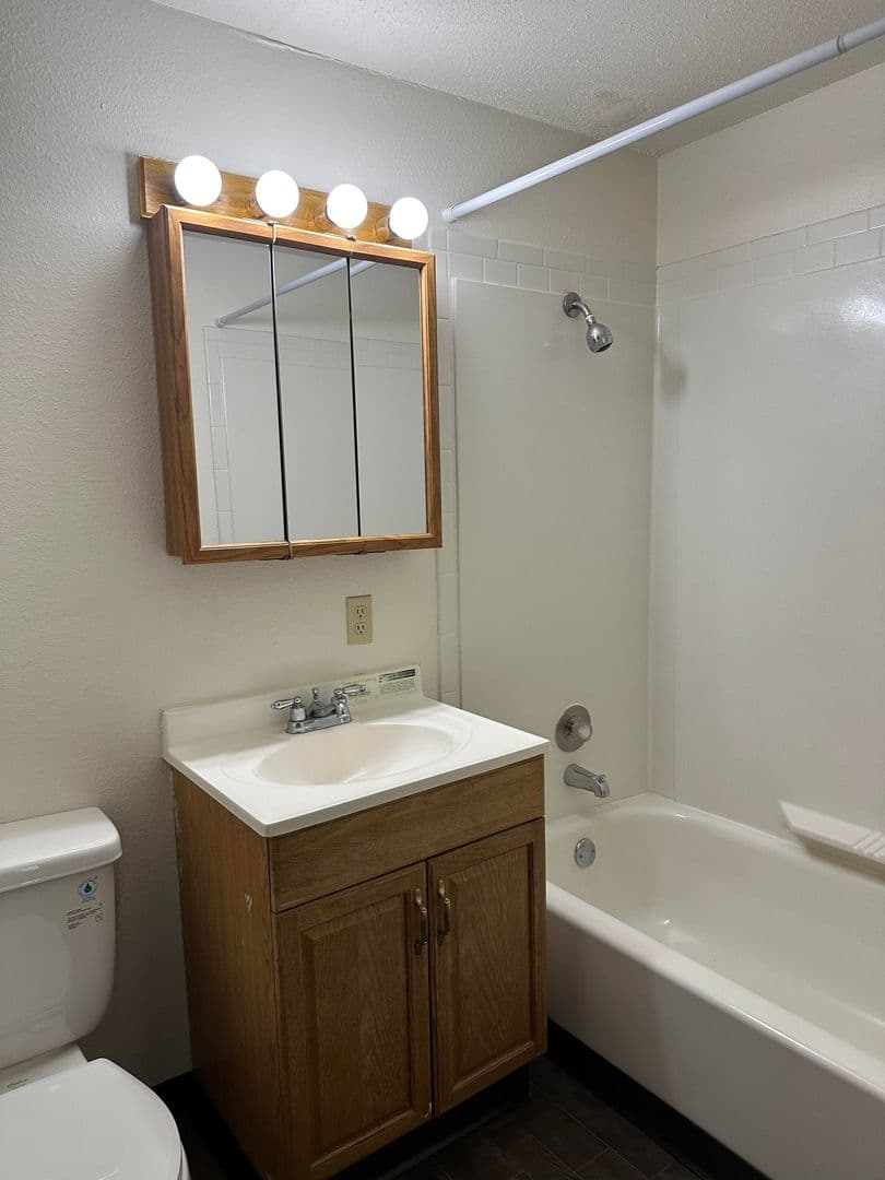Fargo Apartment: 1502 Dakota Dr N