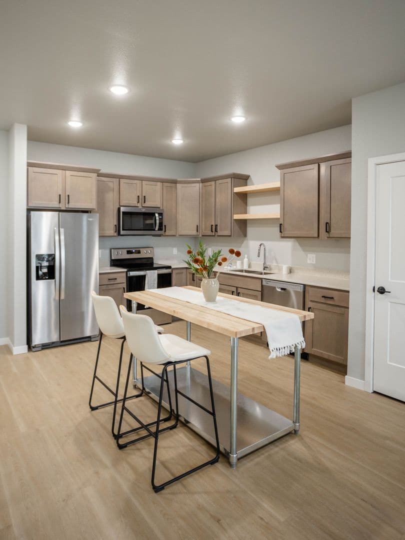 Fargo Apartment: 1882 39th St S