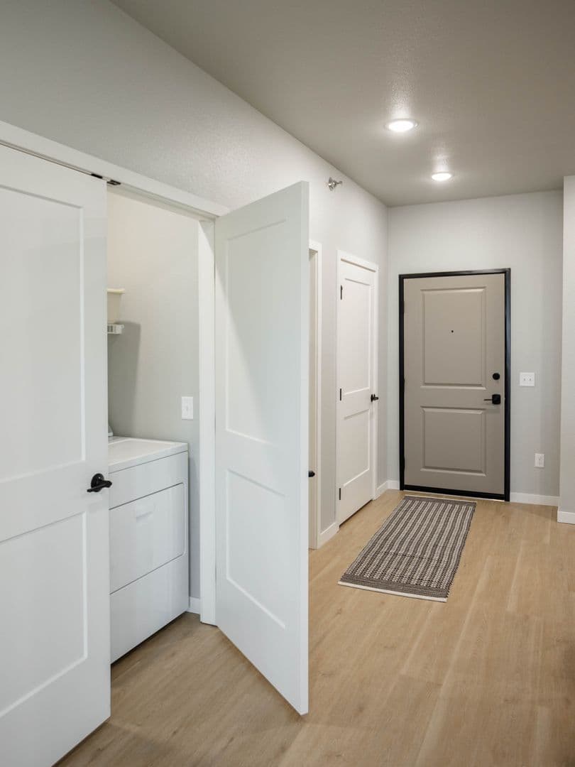 Fargo Apartment: 1882 39th St S