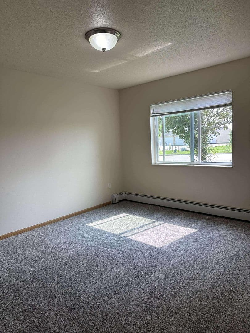 Fargo Apartment: 2055 Dakota Dr N