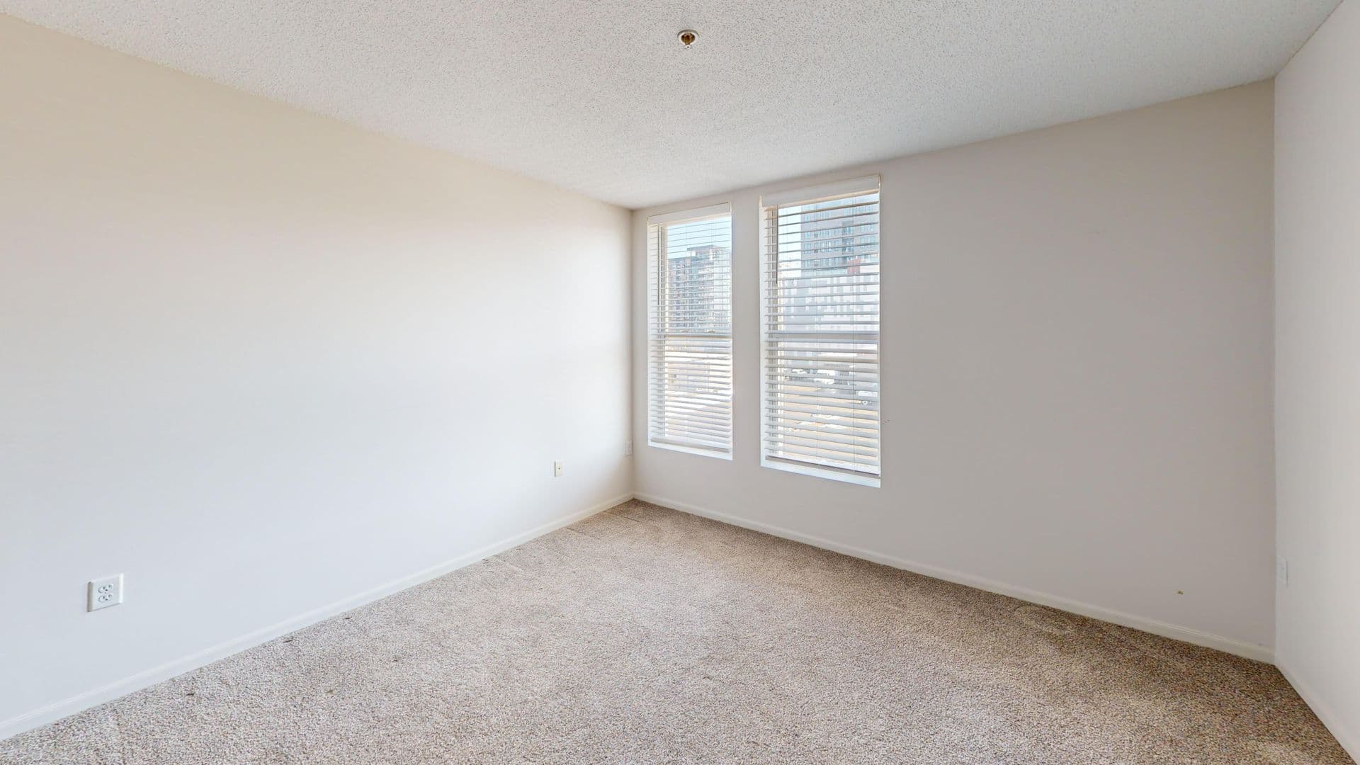 Minneapolis Apartment: 22 University Ave NE