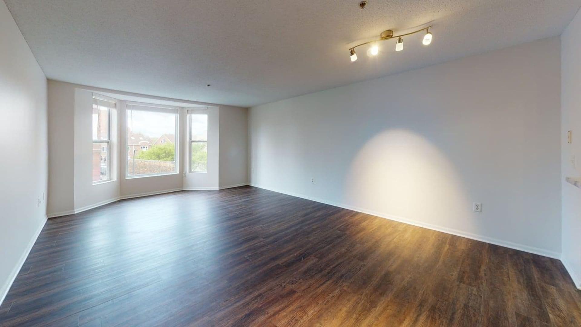 Minneapolis Apartment: 22 University Ave NE