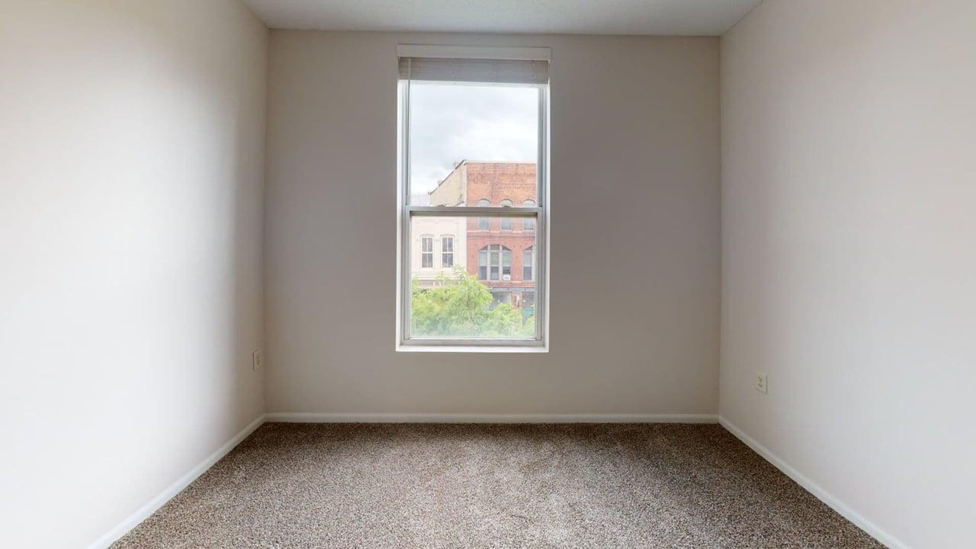 Minneapolis Apartment: 22 University Ave NE
