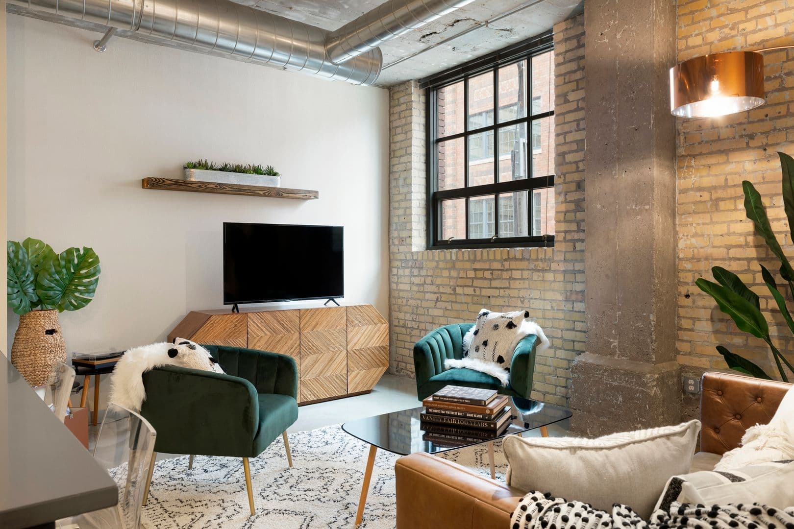 Minneapolis Apartment: 607 Washington Ave N