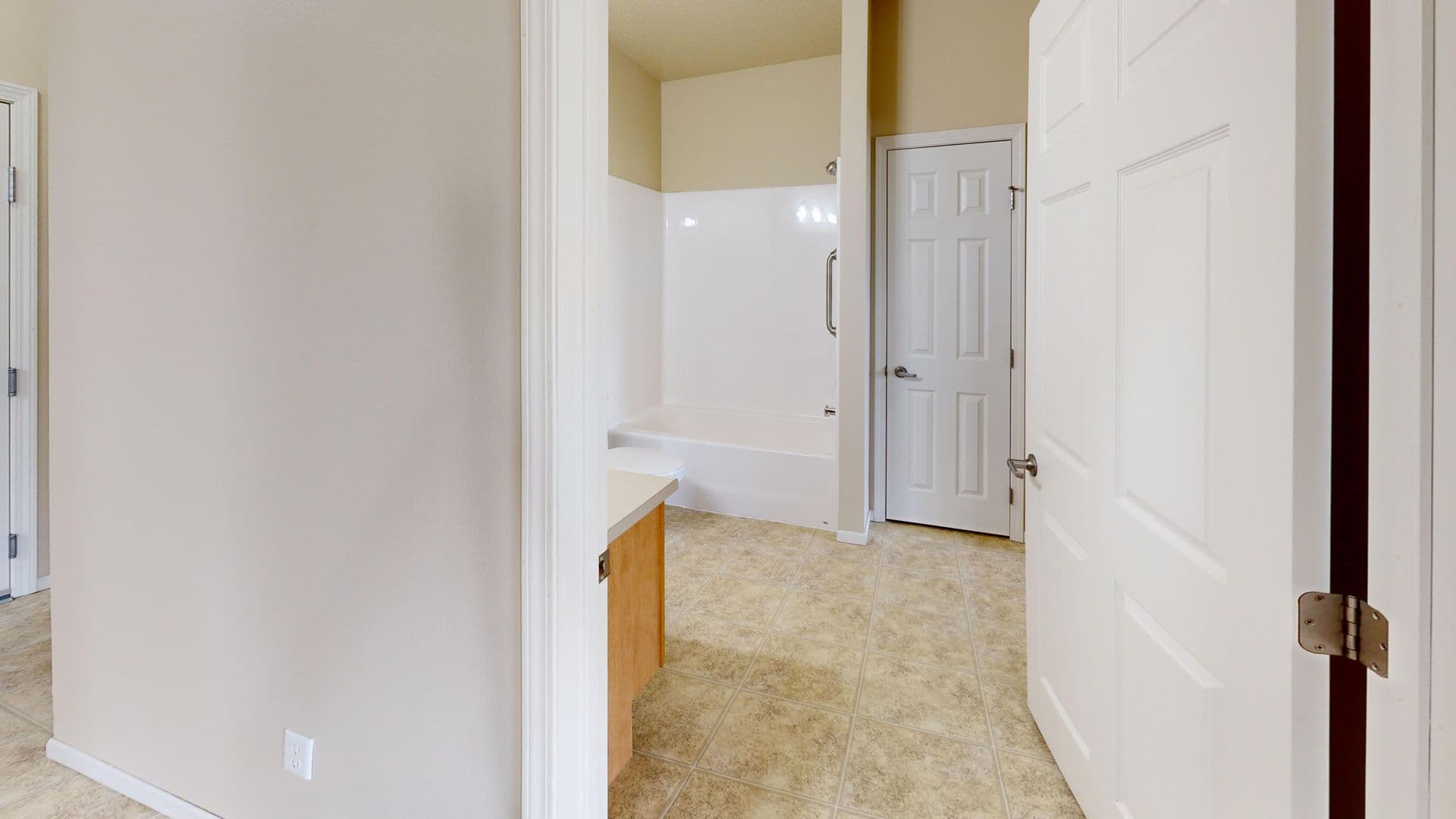 Moorhead Apartment: 1501 Belsly Blvd