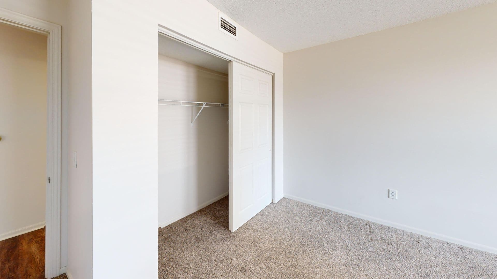Minneapolis Apartment: 22 University Ave NE