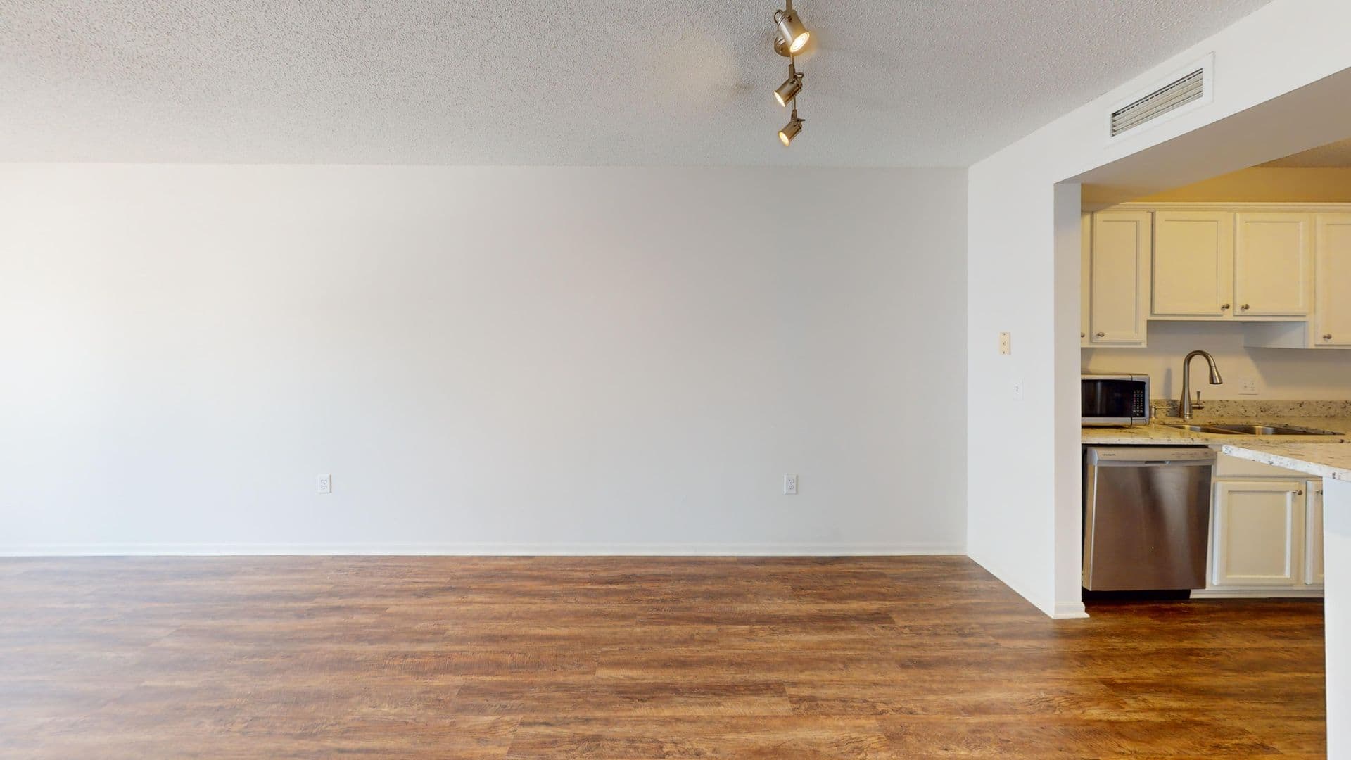 Minneapolis Apartment: 22 University Ave NE